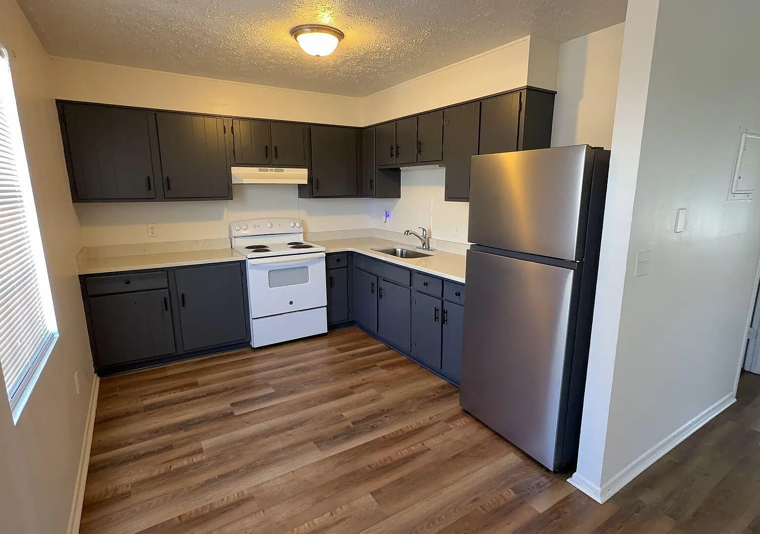 2 bed, 750 sqft, $995 — Photo 1