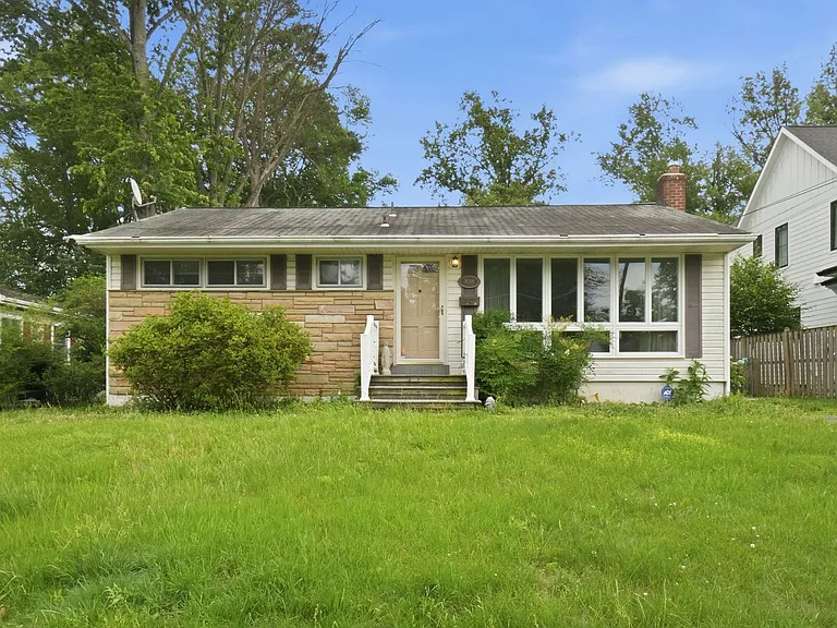 108 Battle St SW — Photo 2