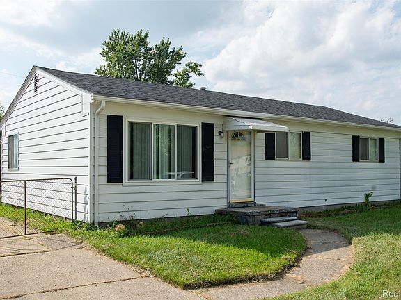 4th image of 33711 Floyd St