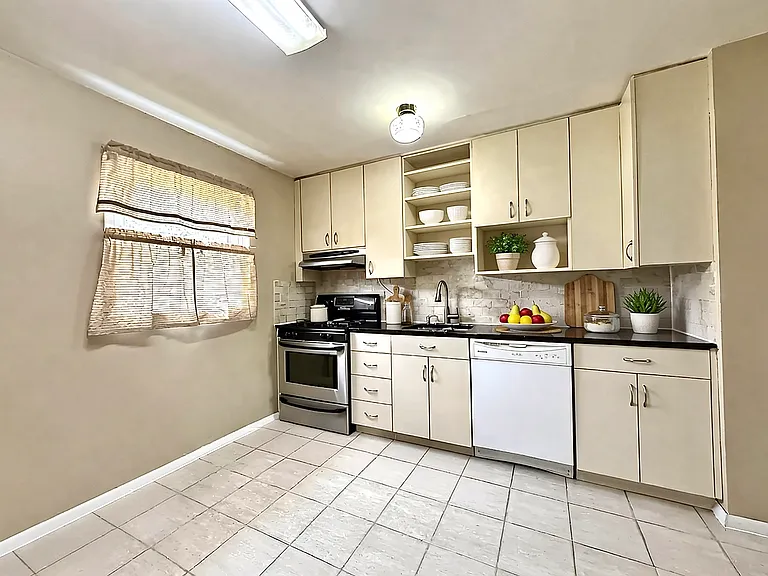 367 Charles St #1 — Photo 6