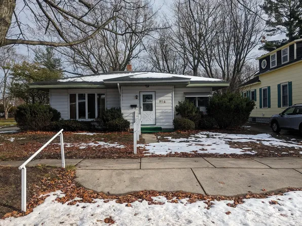 312 N Ferry St, Ludington, MI 49431