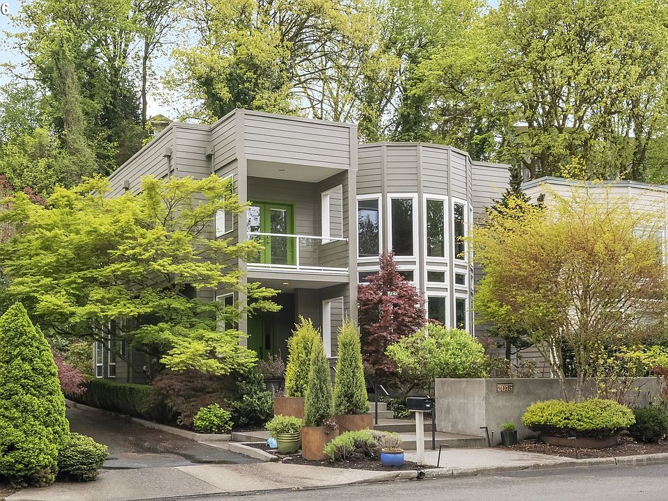 1st image of 3016 SE Berkeley Pl