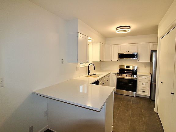 5th image of 4675 N Robb St