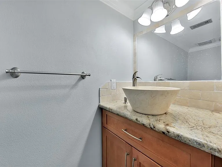 652 N Eldridge Pkwy — Photo 12