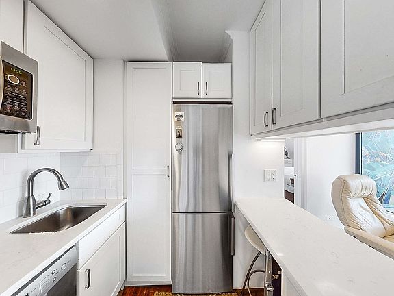 3rd image of 5 Tudor City Pl APT 1932