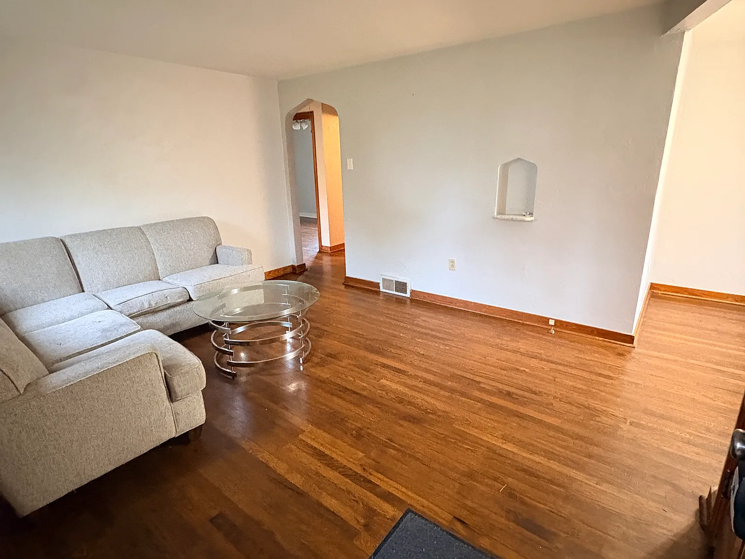 3 bed, 1200 sqft, $1,200 — Photo 3
