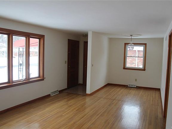 2nd image of 70 Bayberry Ave