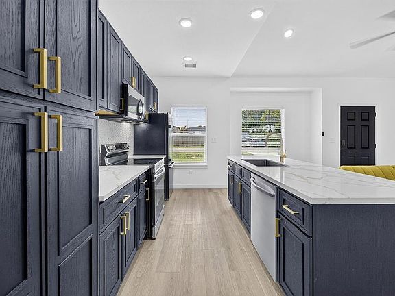 5th image of 715 Rosedale St