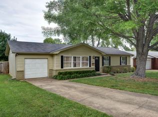 829 E Edgewood St, Springfield, MO 65807