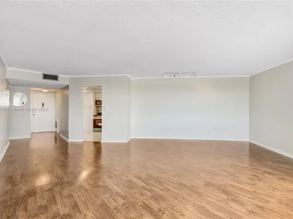 2750 NE 183rd St APT 607, Aventura, FL 33160