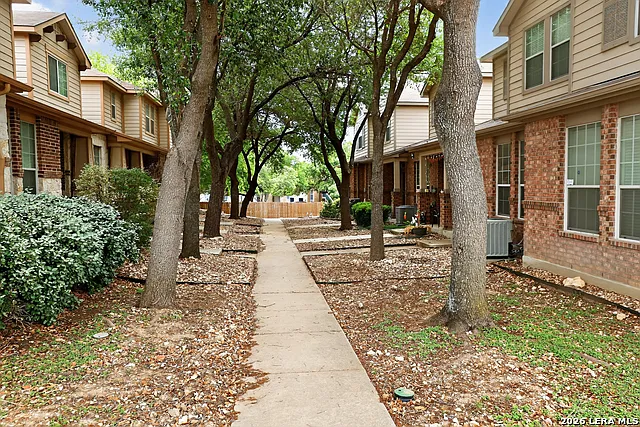 3 bed, 2.5 bath, 1454 sqft, $1,800 — Photo 3