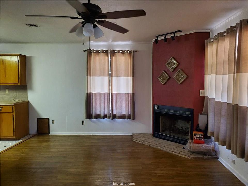 1st image of 104 N Yaupon Dr