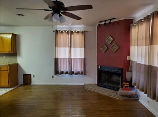 104 N Yaupon Dr, Somerville, TX 77879