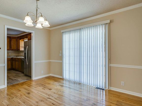 5th image of 2131 Berkshire Ln