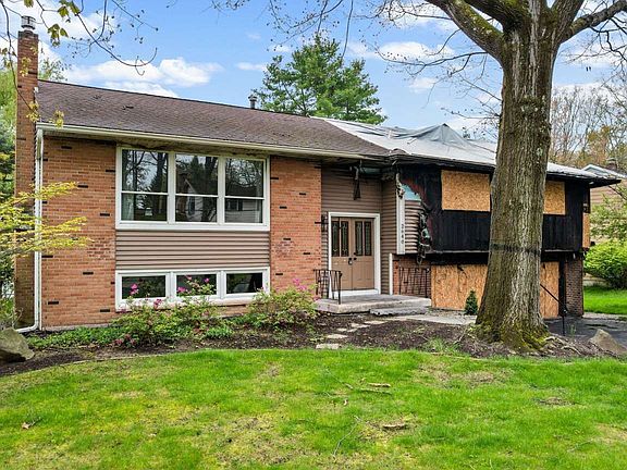 2nd image of 2640 Lynnhurst Dr