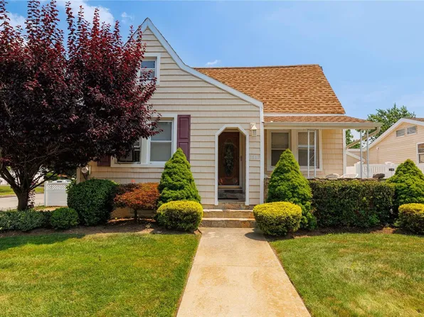 2517 Hewlett Lane, Bellmore, NY 11710