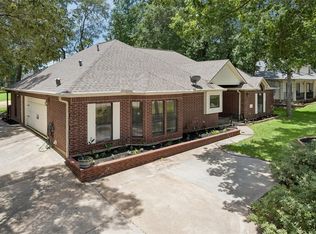 154 Seven Coves Dr, Conroe, TX 77304