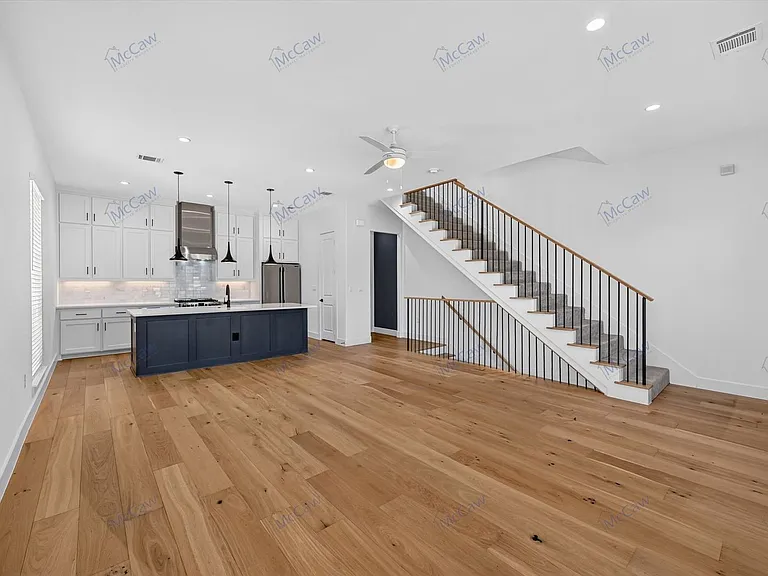 131 Thornton St — Photo 3