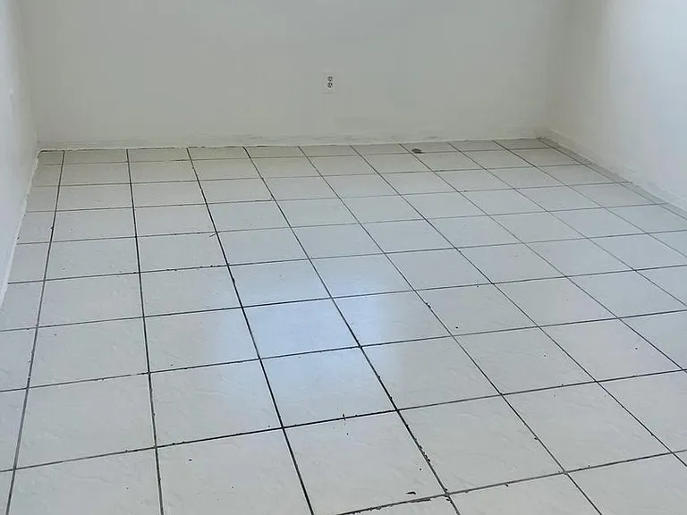 Jaclyn Apartments — Photo 23