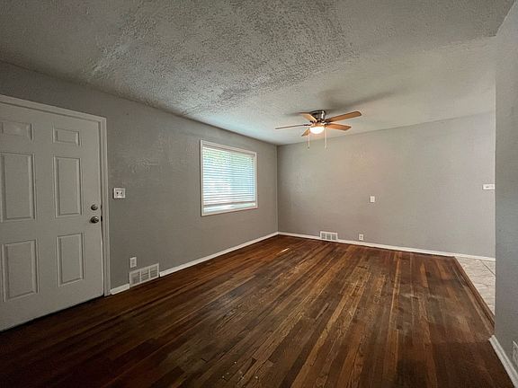3rd image of 11400 Richmond Ave