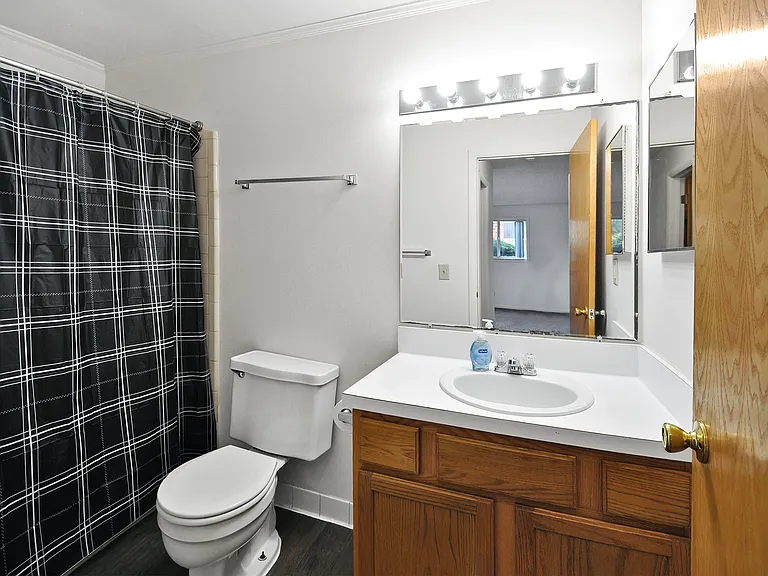 Carriage House Apartments — Photo 7