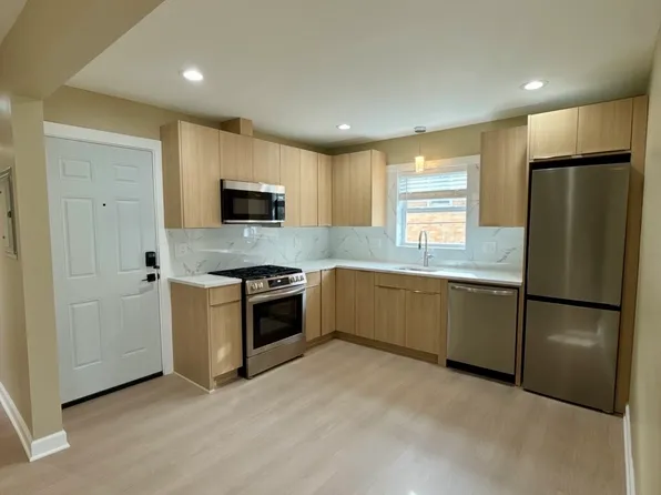 1084 Willson Dr APT 2, Des Plaines, IL 60016