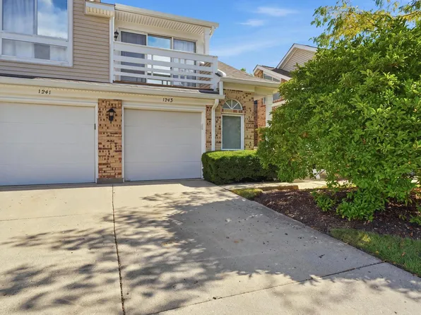 1243 Ranchview Ct, Buffalo Grove, IL 60089