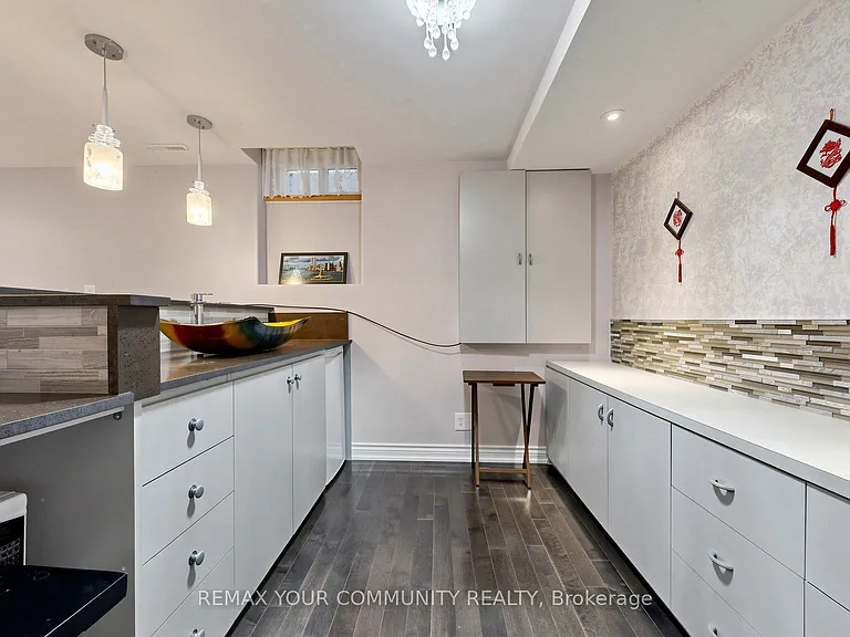 32 Soho Cres #BASEMENT — Photo 12
