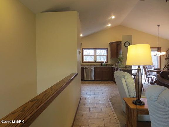 4th image of 10404 Cottonwood Ct