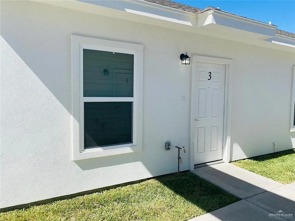 2 bed, 2.0 bath, 965 sqft, $1,125 — Photo 2