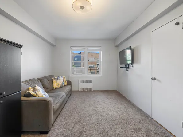 3750 Hudson Manor Terrace image 13 of 27