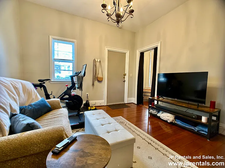 271 Chestnut Ave #R — Photo 3