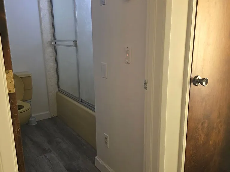 686 Virginia Dr — Photo 9