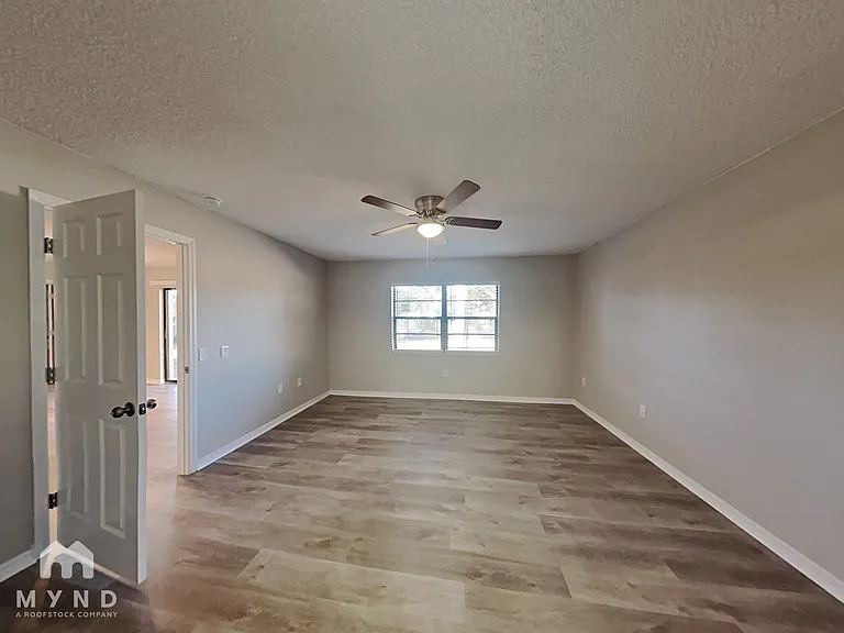 10327 Lansfield St — Photo 18