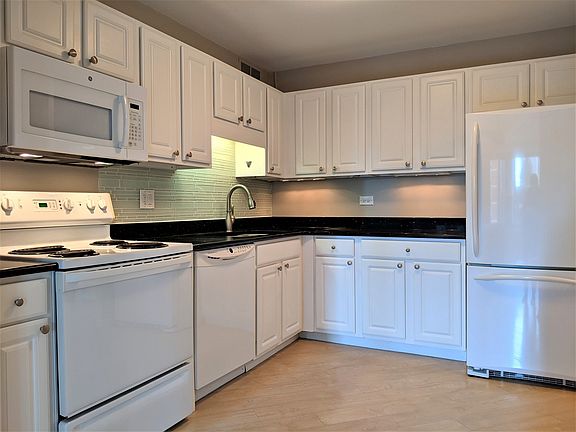 4th image of 211 E Ohio St APT 1213