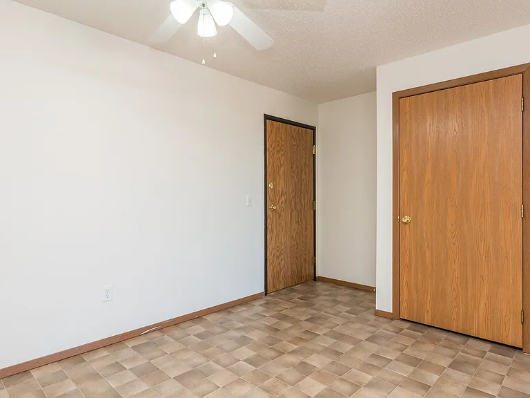5500 S Macarthur Ln — Photo 2