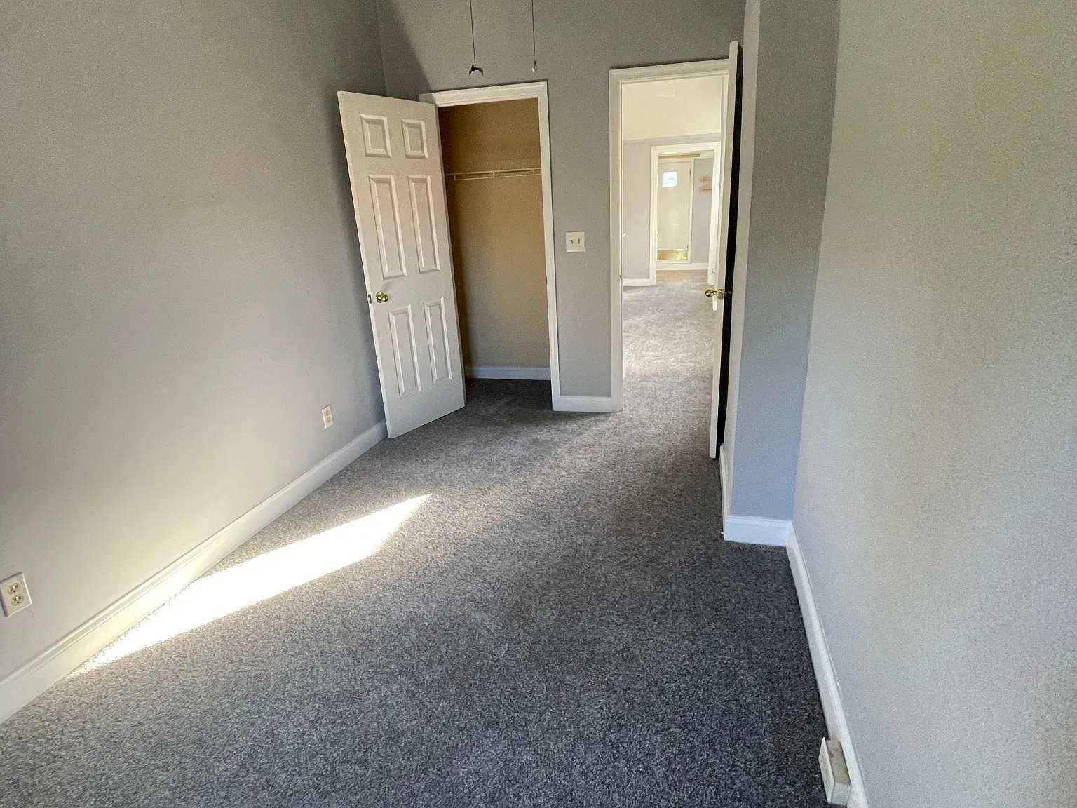 2 bed, 975 sqft, $1,600 — Photo 2