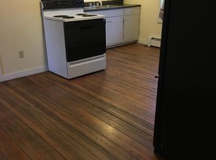 20 Lee Rd APT B, Lincoln, ME 04457