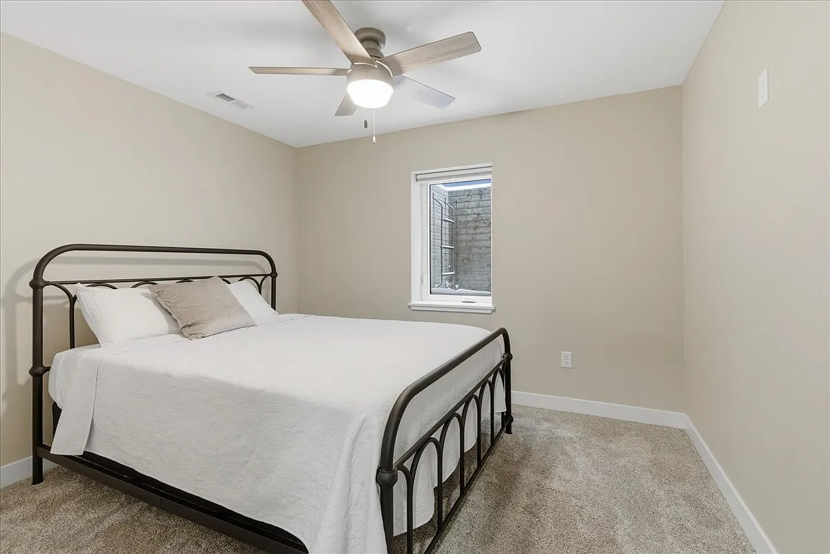 2 bed, 1140 sqft, $1,850 — Photo 2