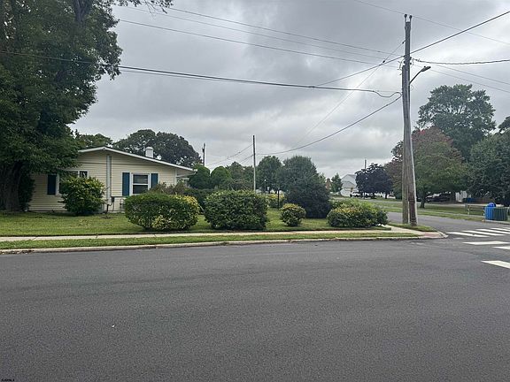 4th image of 200 Barr Ave