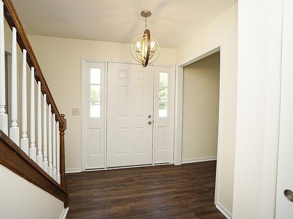 3rd image of 206 Saddleback Dr