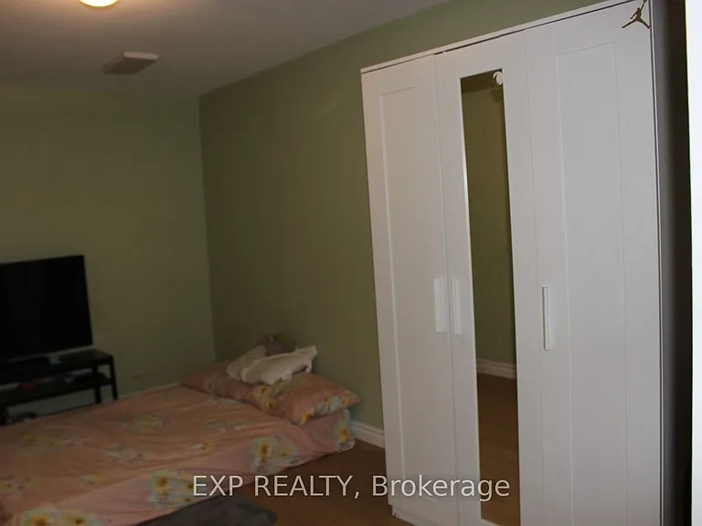 134 Sandown Ave #BASEMENT — Photo 4
