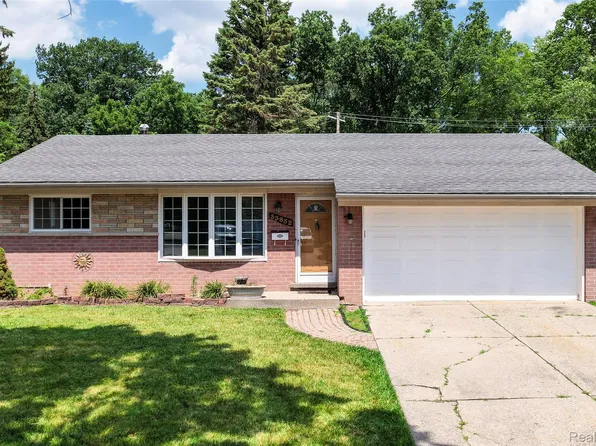 33832 Lacrosse St, Westland, MI 48185