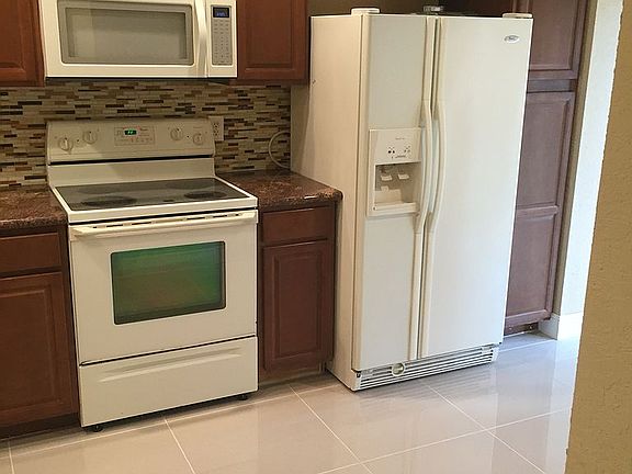 4th image of 4821 NW 22nd St