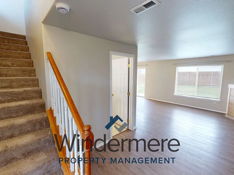 1243 SE Newgate Dr — Photo 4