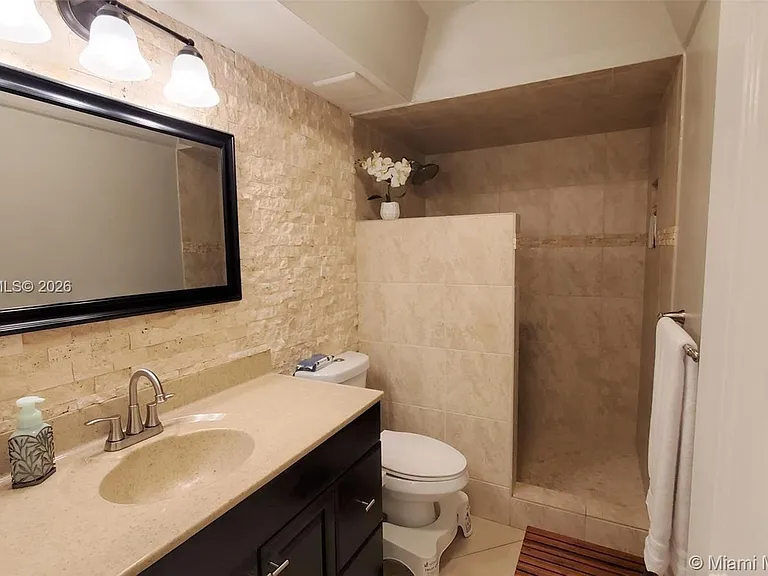 40 Wimbledon Lake Dr #216 — Photo 10