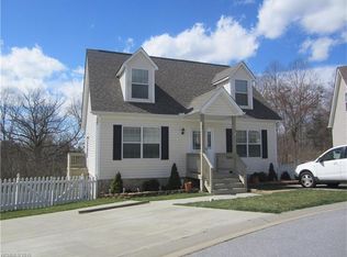 23 W Newberry Dr, Fletcher, NC 28732