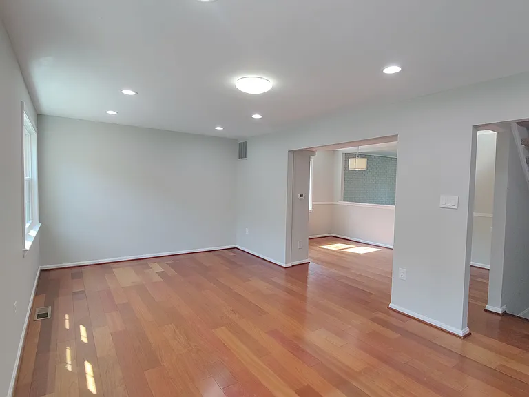 8120 Larkin Ln — Photo 2