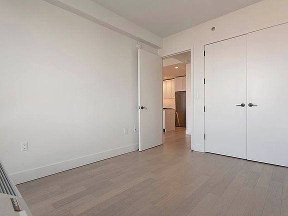5th image of 189 19th St #203