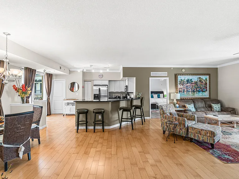 225 NE 1st St #207 — Photo 8